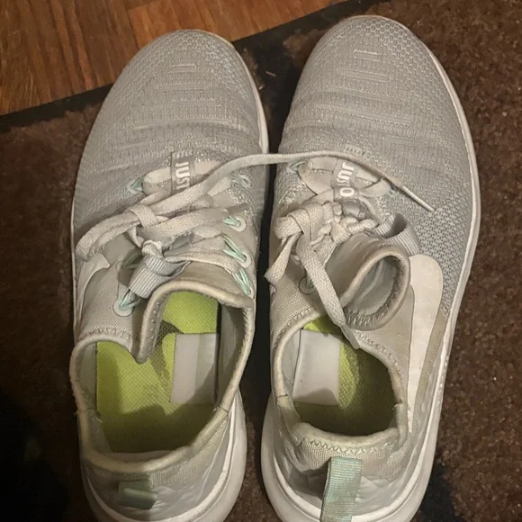 Nike Light Running Shoes - Picture 4 of 4